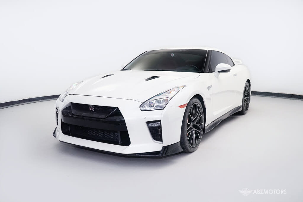 2020 Nissan GT-R Premium AWD photo 2
