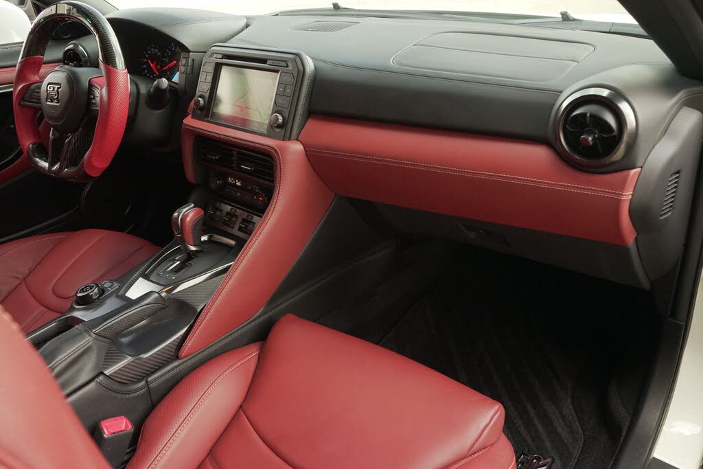 2020 Nissan GT-R Premium AWD photo 11