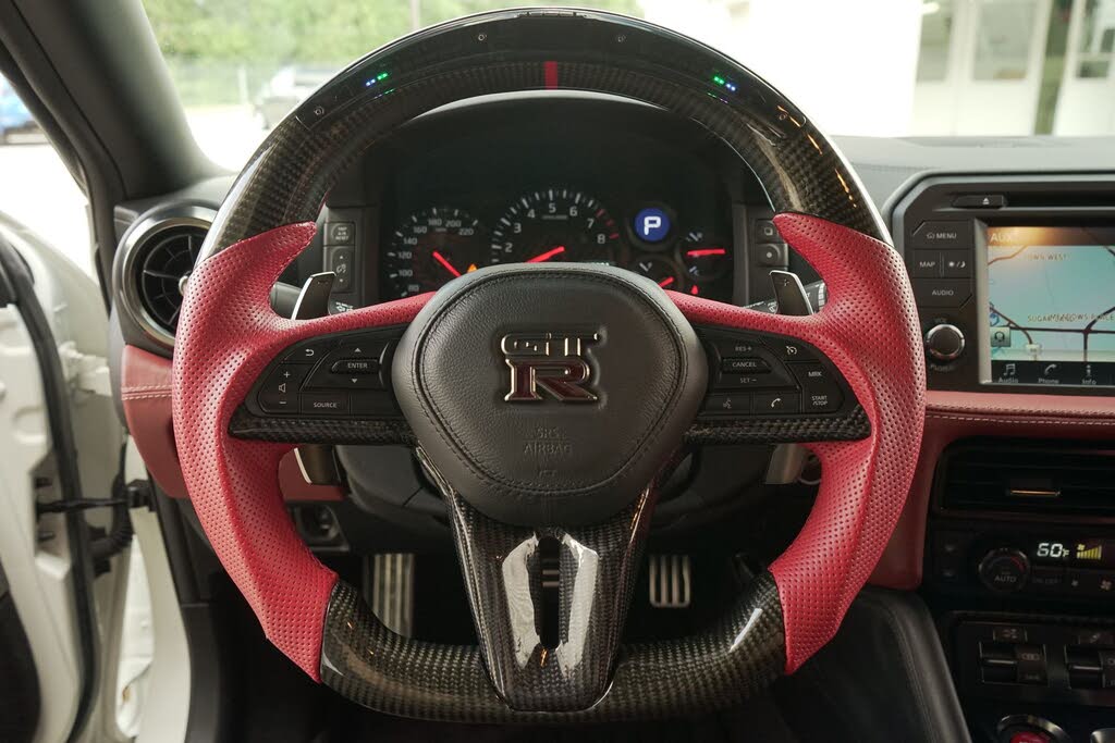 2020 Nissan GT-R Premium AWD photo 12