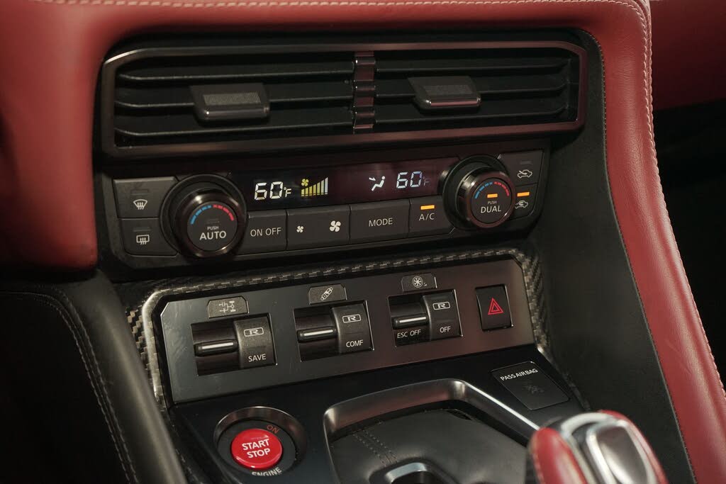2020 Nissan GT-R Premium AWD photo 16