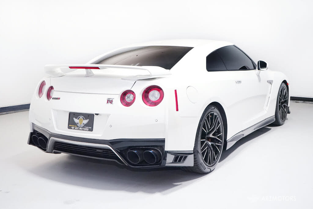 2020 Nissan GT-R Premium AWD photo 5