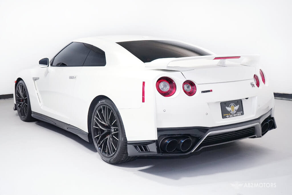 2020 Nissan GT-R Premium AWD photo 6