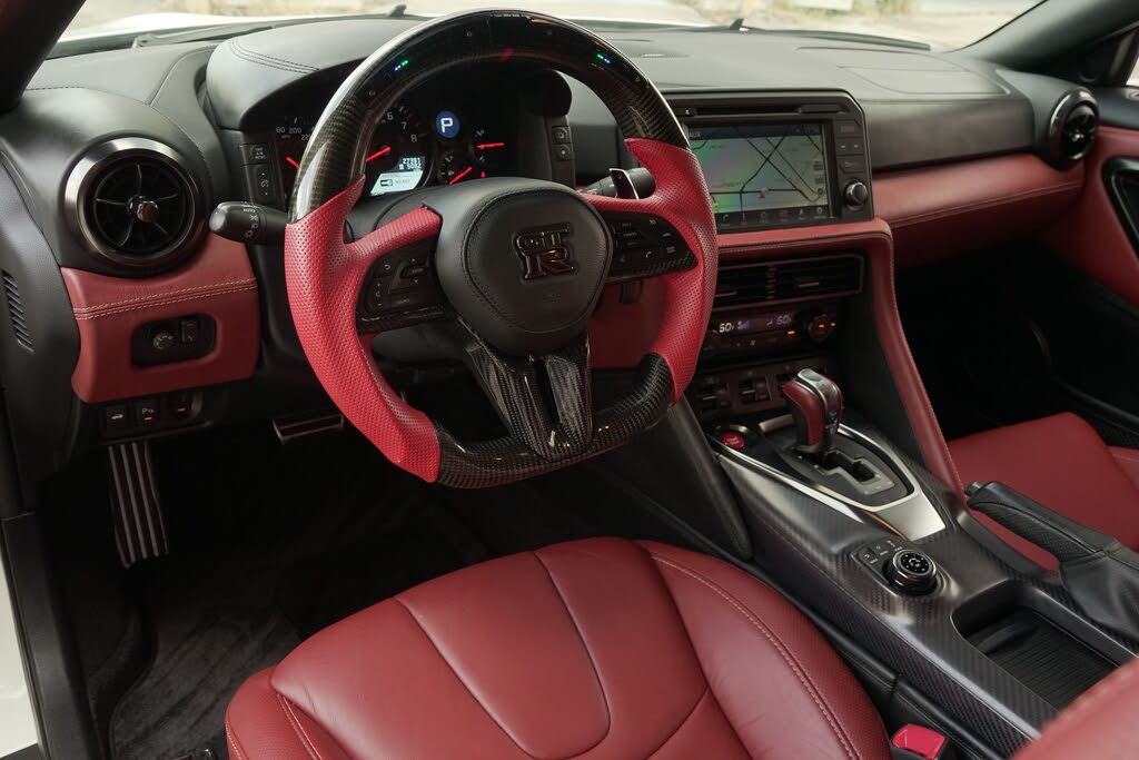 2020 Nissan GT-R Premium AWD photo 8