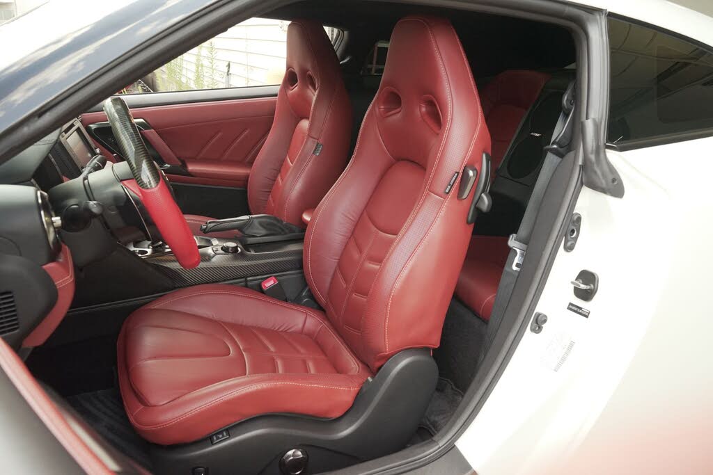 2020 Nissan GT-R Premium AWD photo 9
