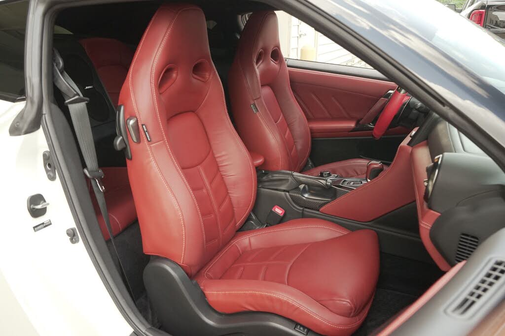 2020 Nissan GT-R Premium AWD photo 10