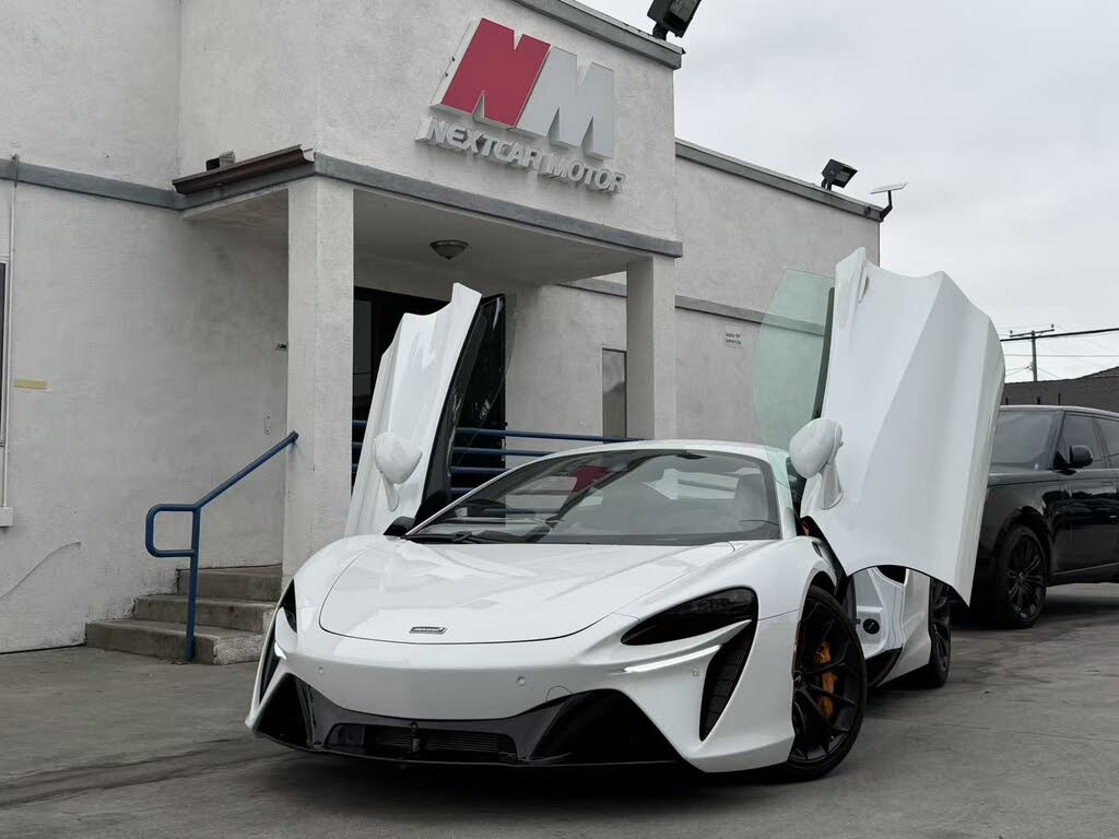 2023 McLaren Artura RWD