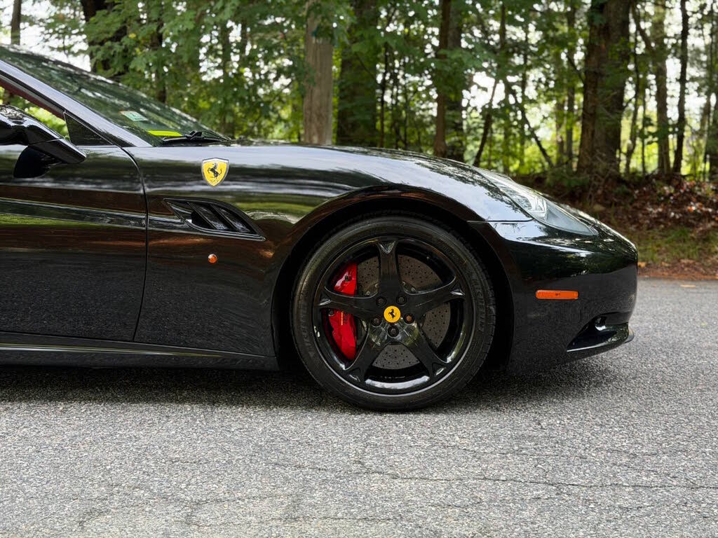 2010 Ferrari California GT Convertible photo 17