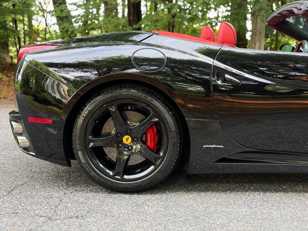 2010 Ferrari California GT Convertible photo 18