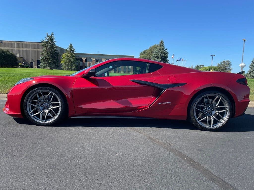 2025 Chevrolet Corvette Z06 2LZ Coupe RWD photo 2