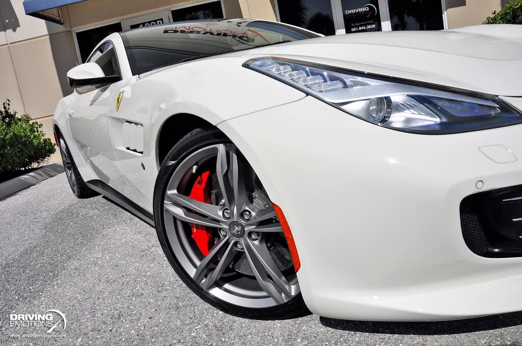 2017 Ferrari GTC4Lusso AWD photo 8