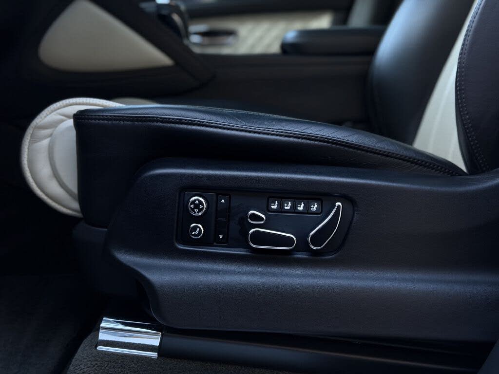 2021 Bentley Bentayga V8 AWD photo 13