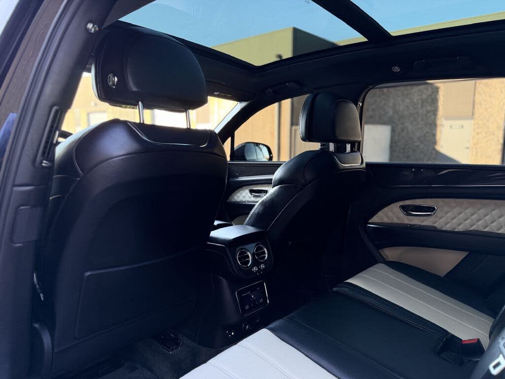 2021 Bentley Bentayga V8 AWD photo 14