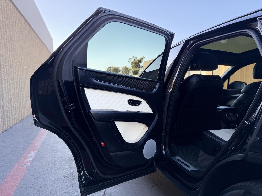 2021 Bentley Bentayga V8 AWD photo 15