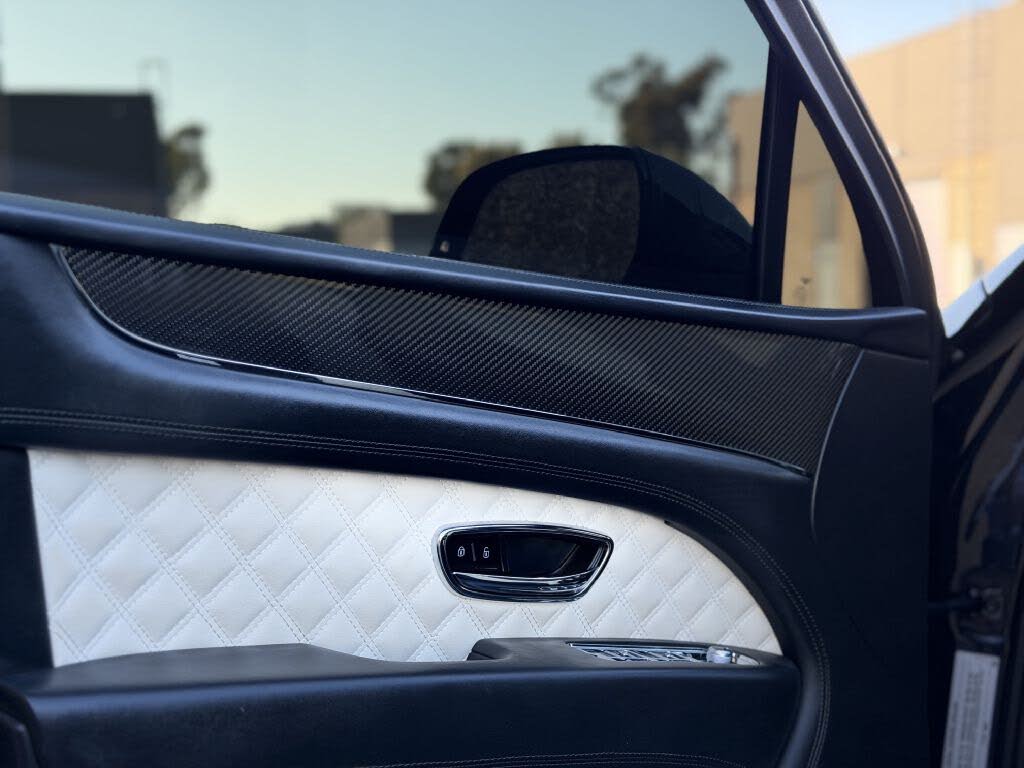 2021 Bentley Bentayga V8 AWD photo 8