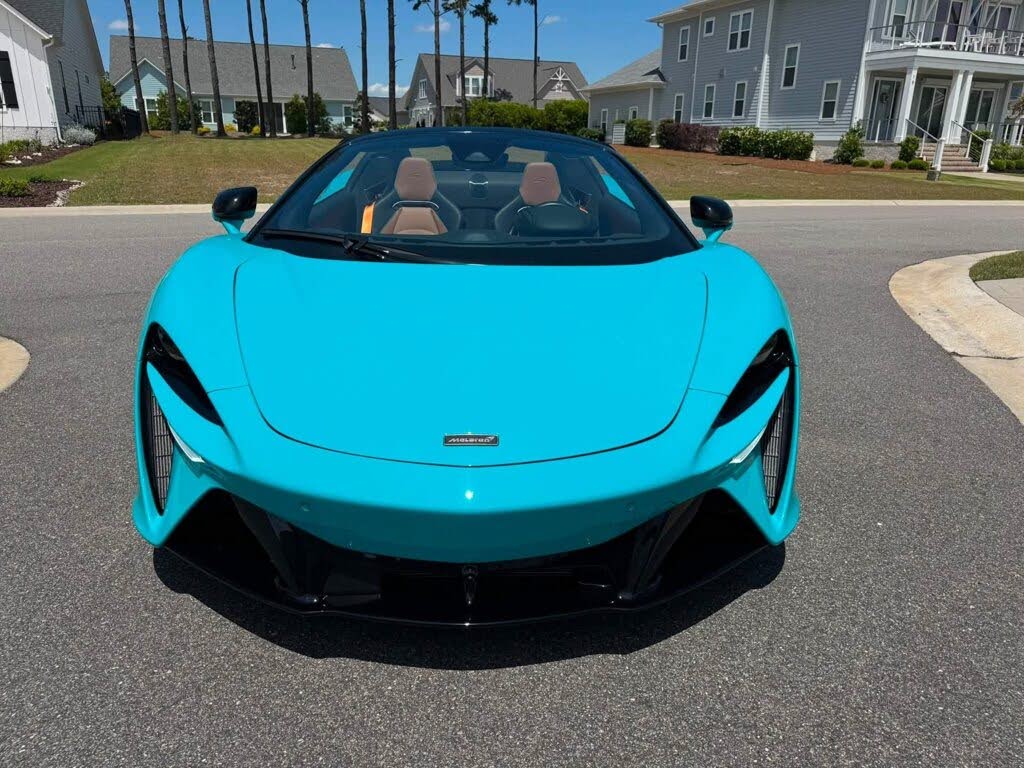 2025 McLaren Artura RWD