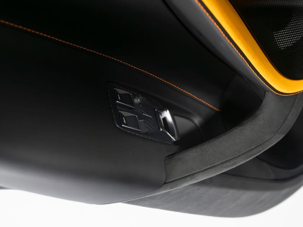 2027 McLaren 750S Coupe RWD photo 13