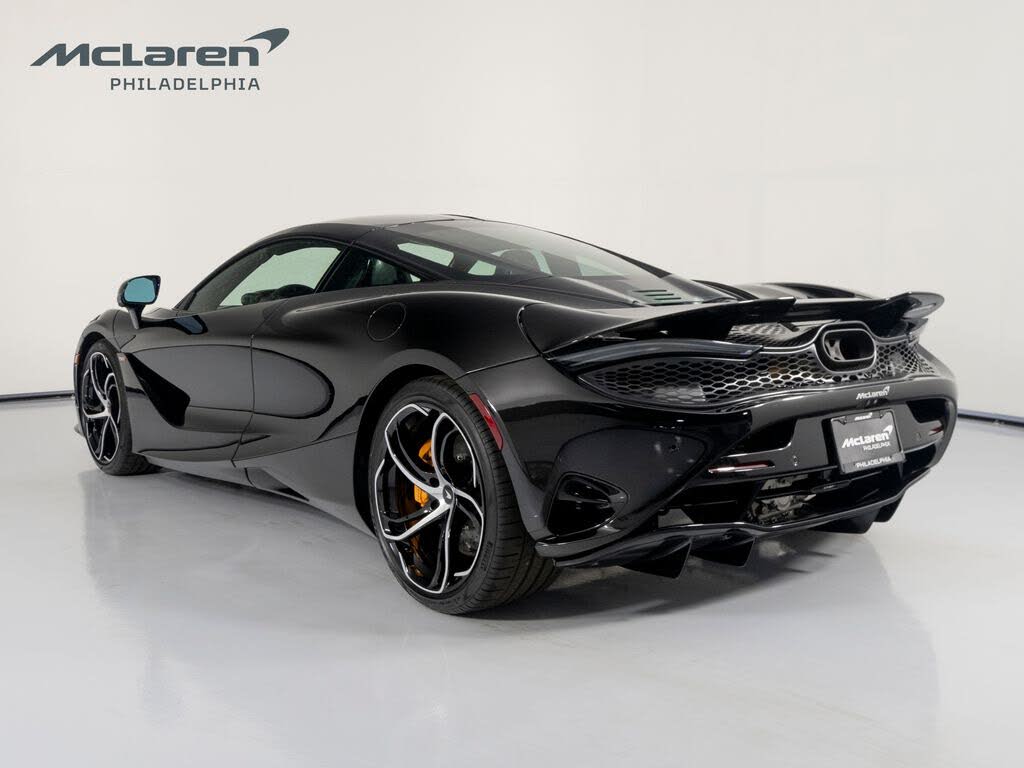 2027 McLaren 750S Coupe RWD photo 3