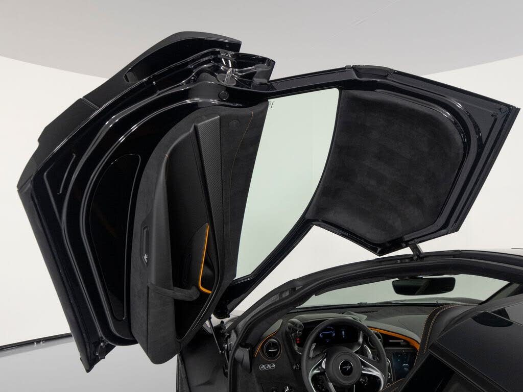 2027 McLaren 750S Coupe RWD photo 10