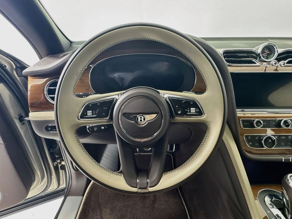 2026 Bentley Bentayga Azure V8 AWD photo 11