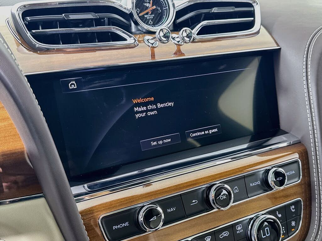 2026 Bentley Bentayga Azure V8 AWD photo 13