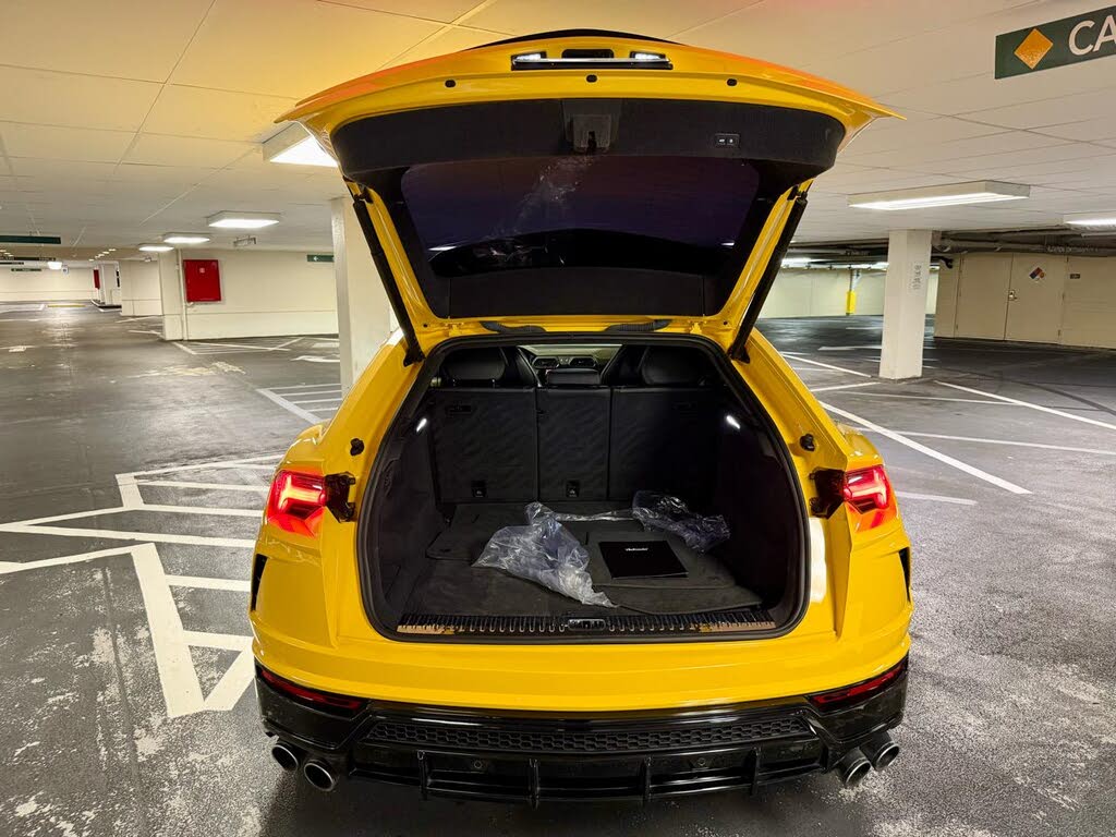 2022 Lamborghini Urus AWD photo 11
