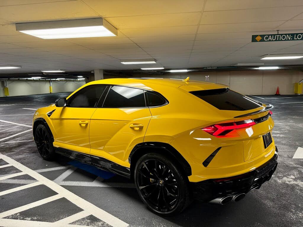 2022 Lamborghini Urus AWD photo 13