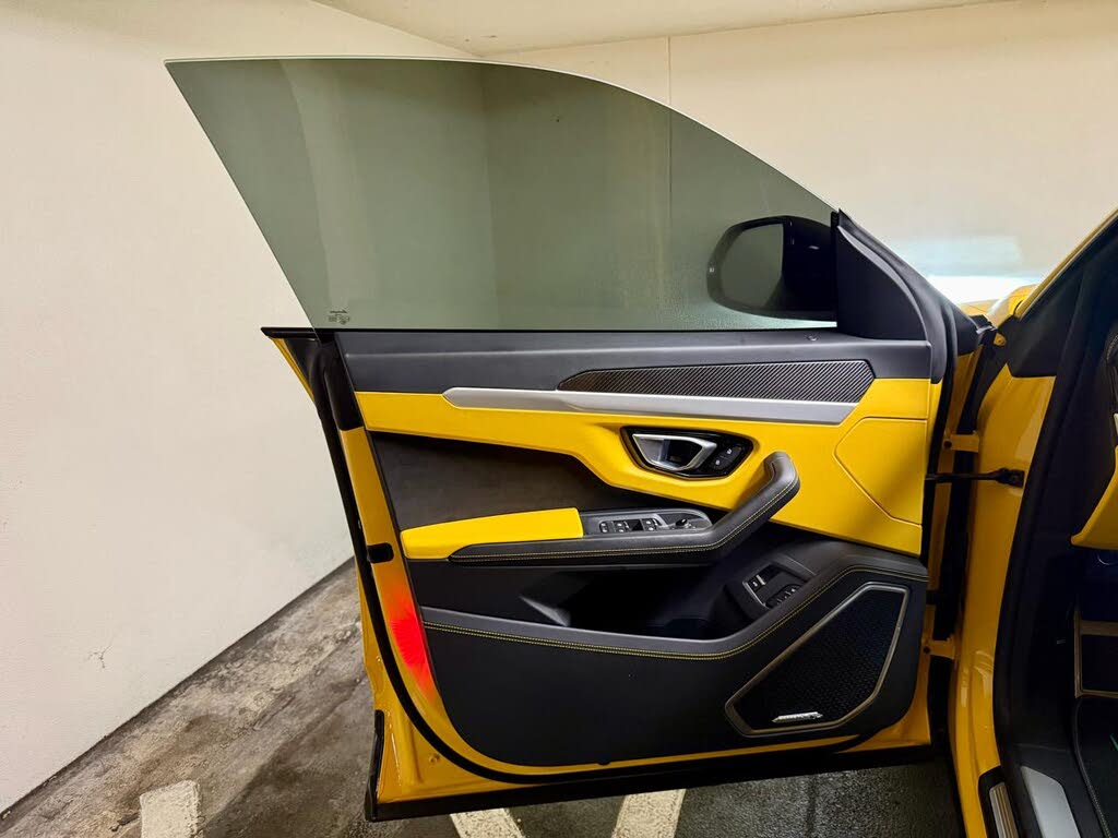 2022 Lamborghini Urus AWD photo 15
