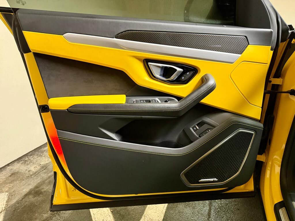2022 Lamborghini Urus AWD photo 16