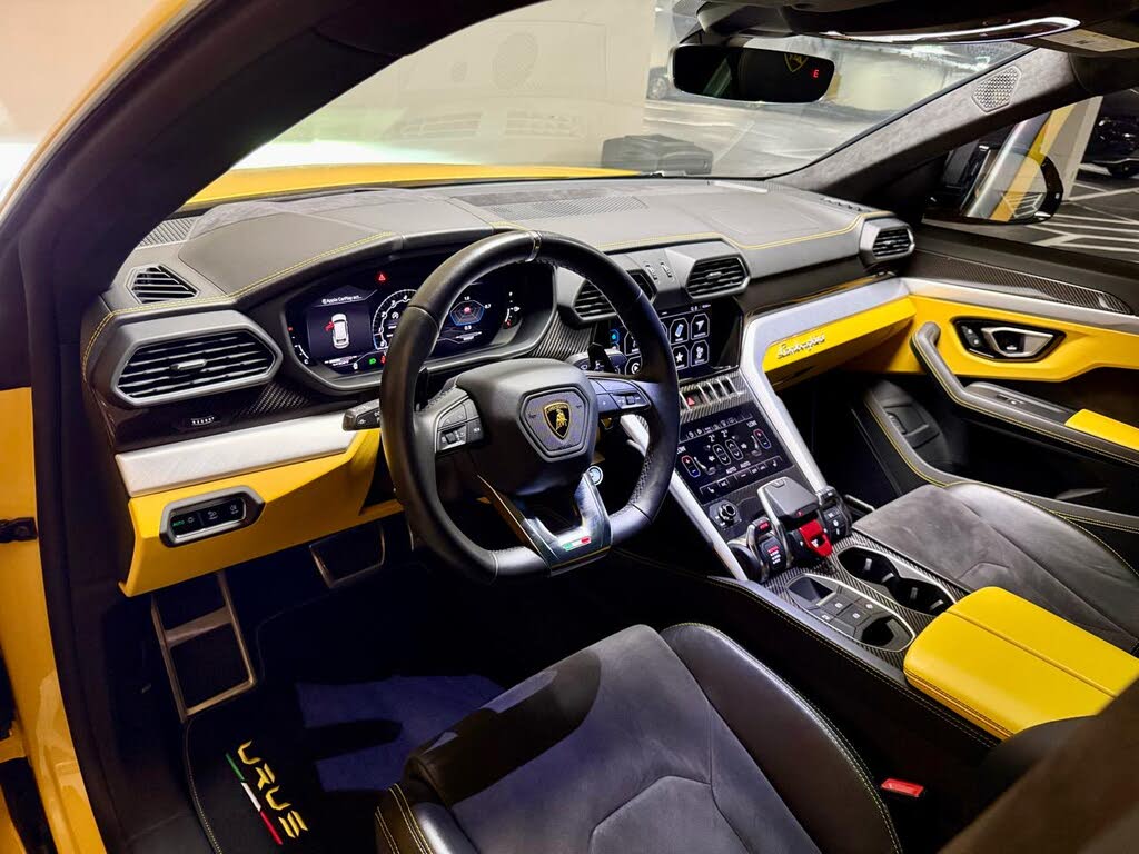 2022 Lamborghini Urus AWD photo 18