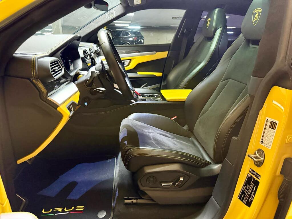 2022 Lamborghini Urus AWD photo 19
