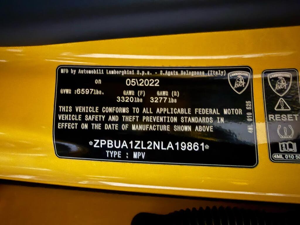 2022 Lamborghini Urus AWD photo 21