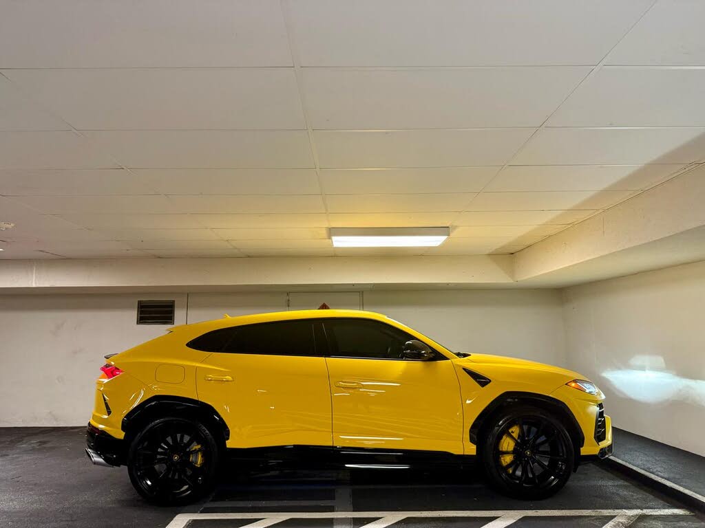 2022 Lamborghini Urus AWD photo 8