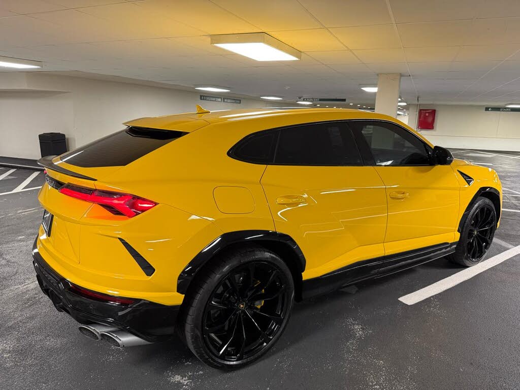 2022 Lamborghini Urus AWD photo 9