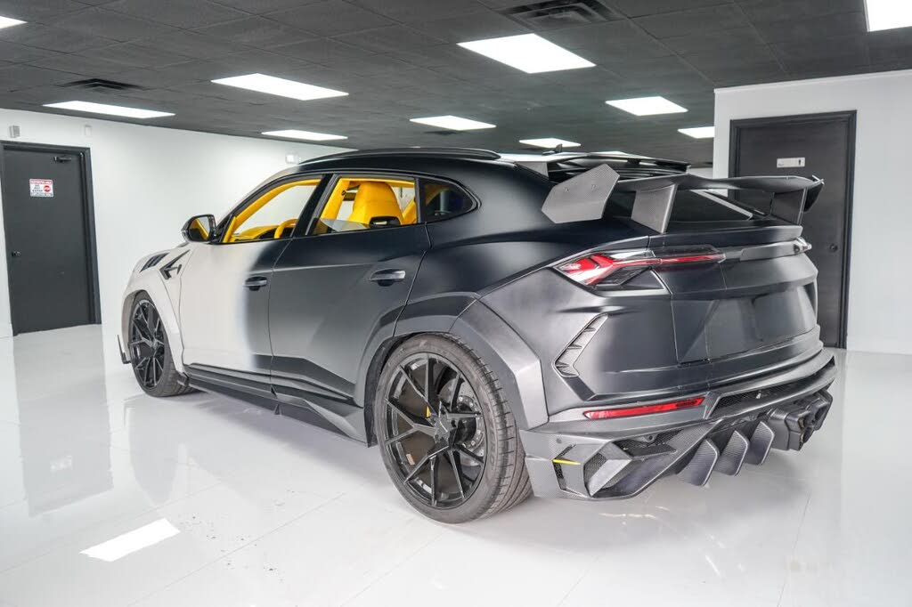 2021 Lamborghini Urus AWD photo 3