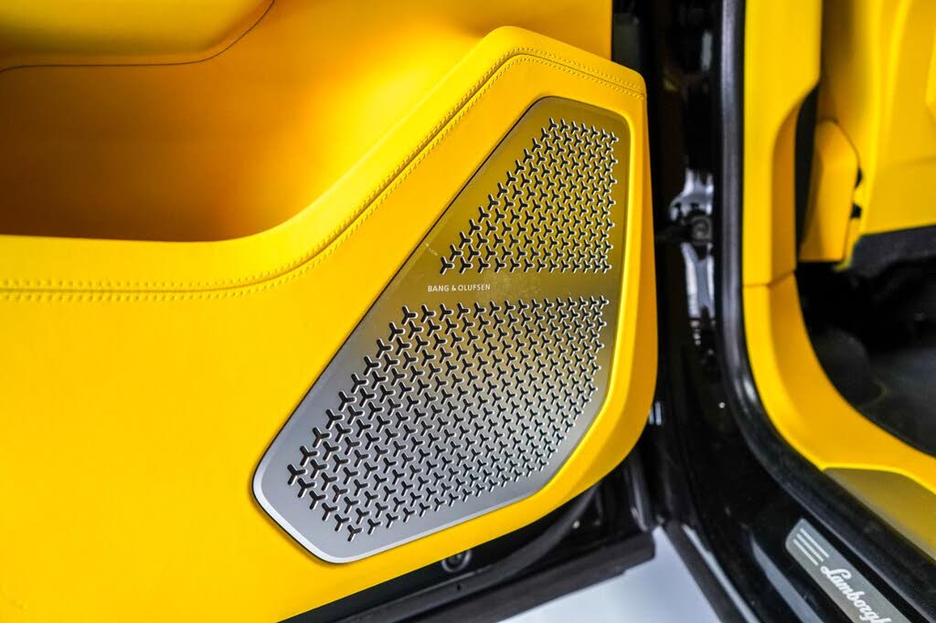 2021 Lamborghini Urus AWD photo 24