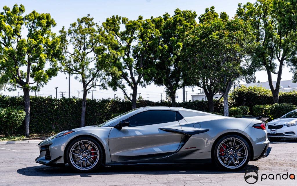 2023 Chevrolet Corvette Z06 3LZ Convertible RWD photo 3