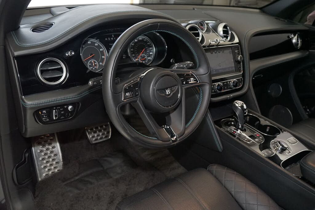 2017 Bentley Bentayga W12 AWD photo 2