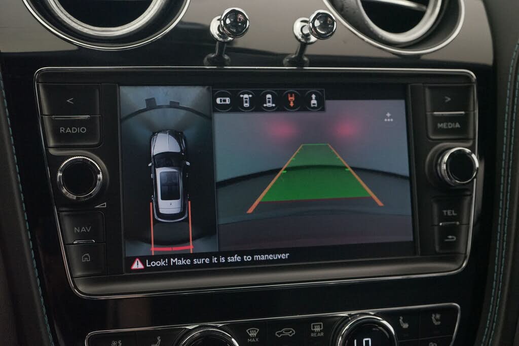 2017 Bentley Bentayga W12 AWD photo 11