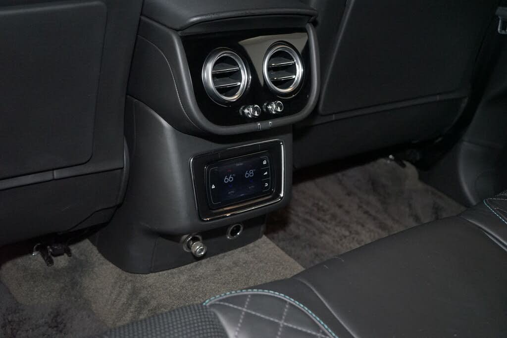 2017 Bentley Bentayga W12 AWD photo 16