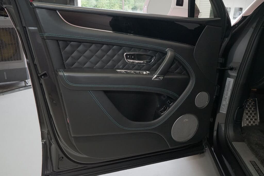 2017 Bentley Bentayga W12 AWD photo 20