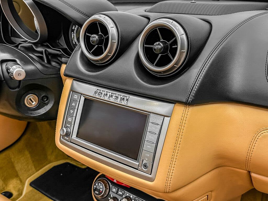 2010 Ferrari California GT Convertible photo 20