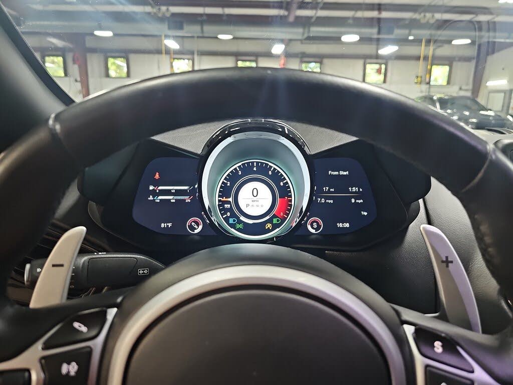 2019 Aston Martin Vantage RWD photo 17