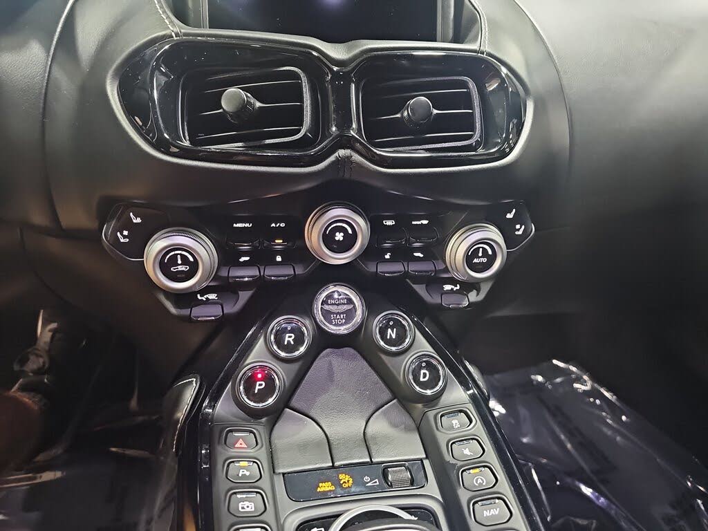 2019 Aston Martin Vantage RWD photo 18