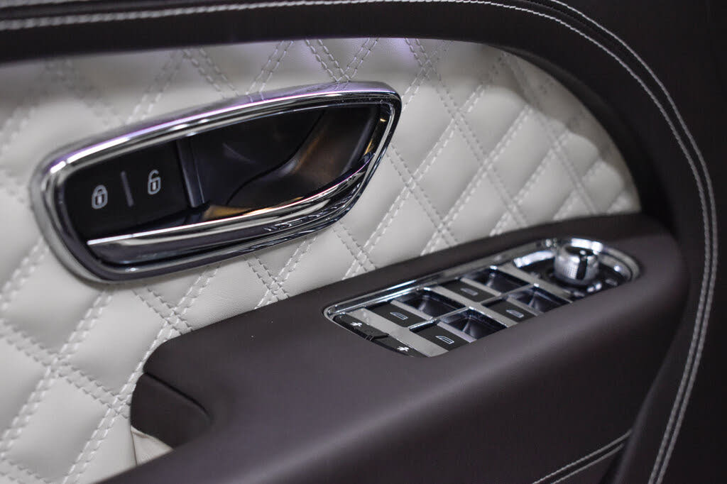 2023 Bentley Bentayga Azure V8 AWD photo 19
