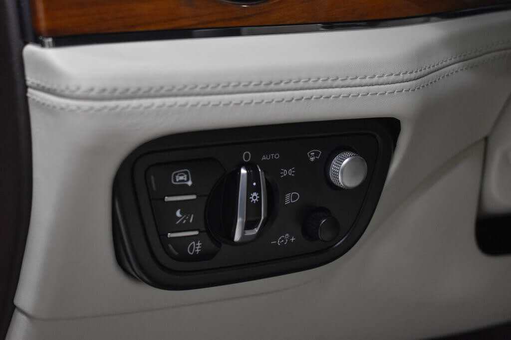 2023 Bentley Bentayga Azure V8 AWD photo 22