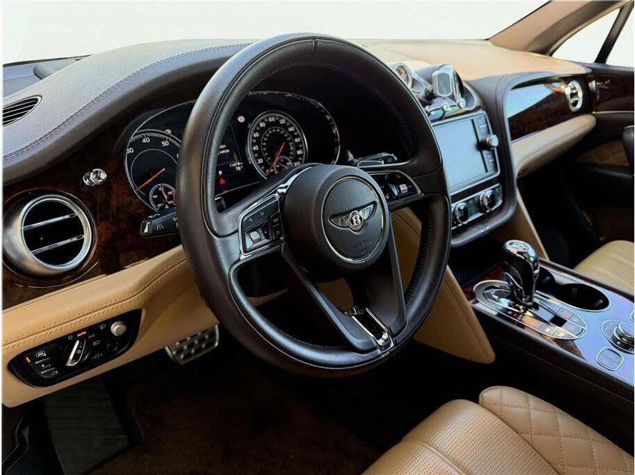 2017 Bentley Bentayga W12 AWD photo 2