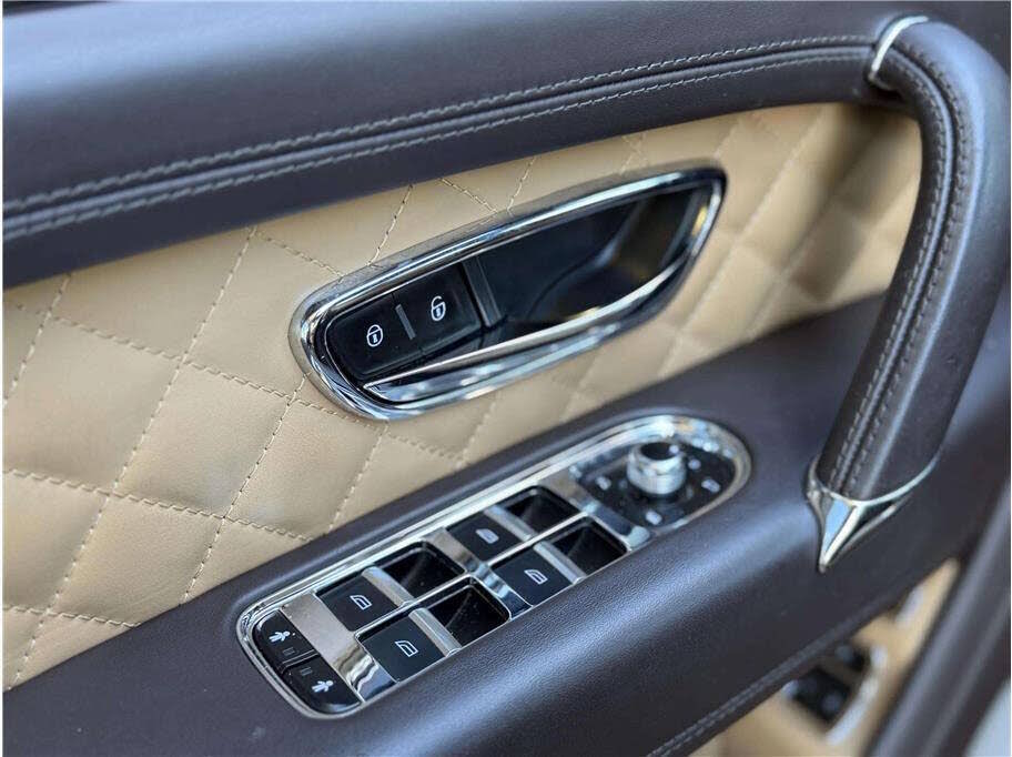 2017 Bentley Bentayga W12 AWD photo 16