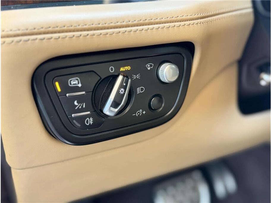 2017 Bentley Bentayga W12 AWD photo 18