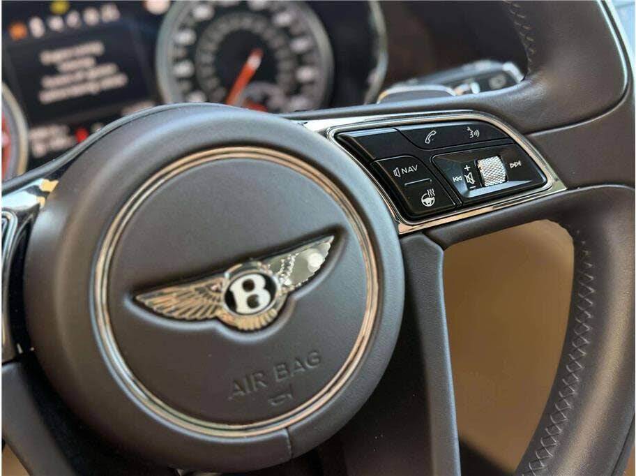 2017 Bentley Bentayga W12 AWD photo 20