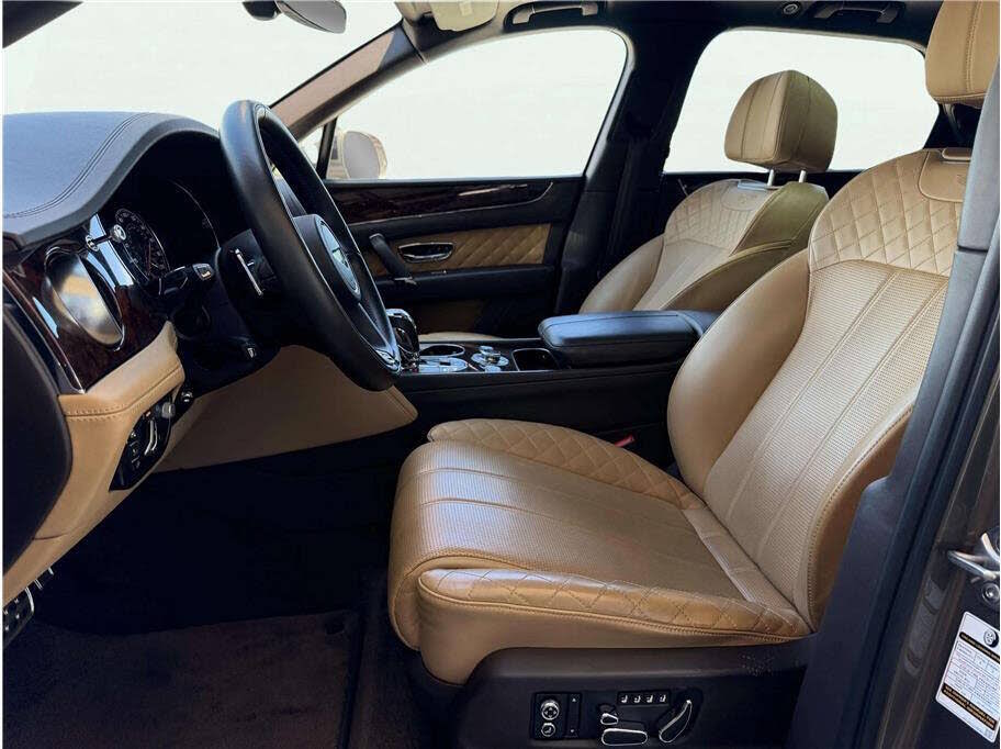 2017 Bentley Bentayga W12 AWD photo 3
